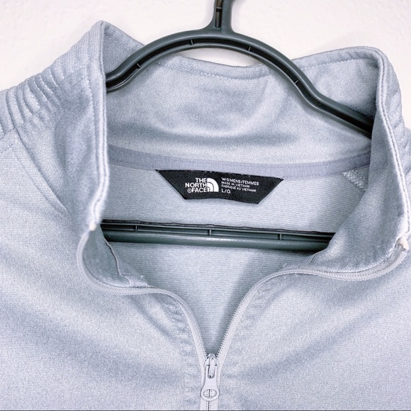 THE NORTH FACE - gray quarter zip pullover with logo on sleeve - LARGE - Picture 3 of 6